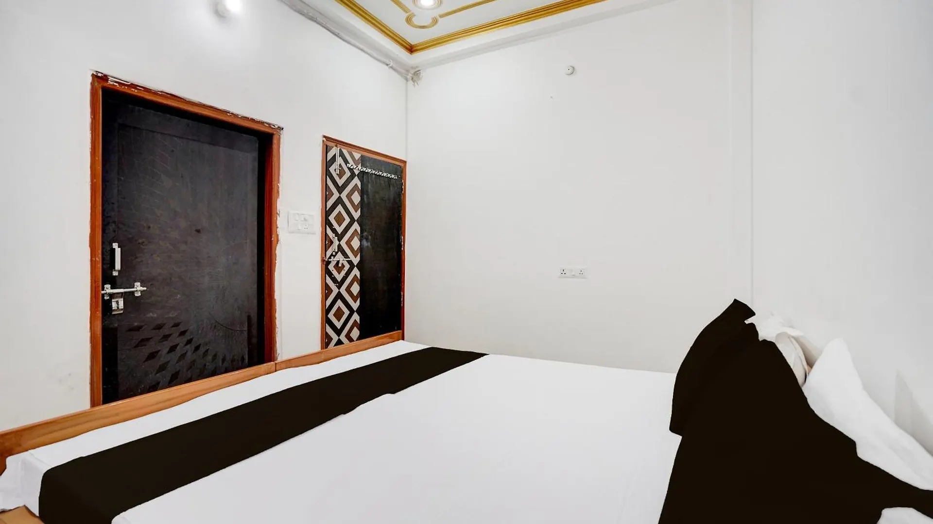 Hotel O Aarna Guesthouse Varanasi