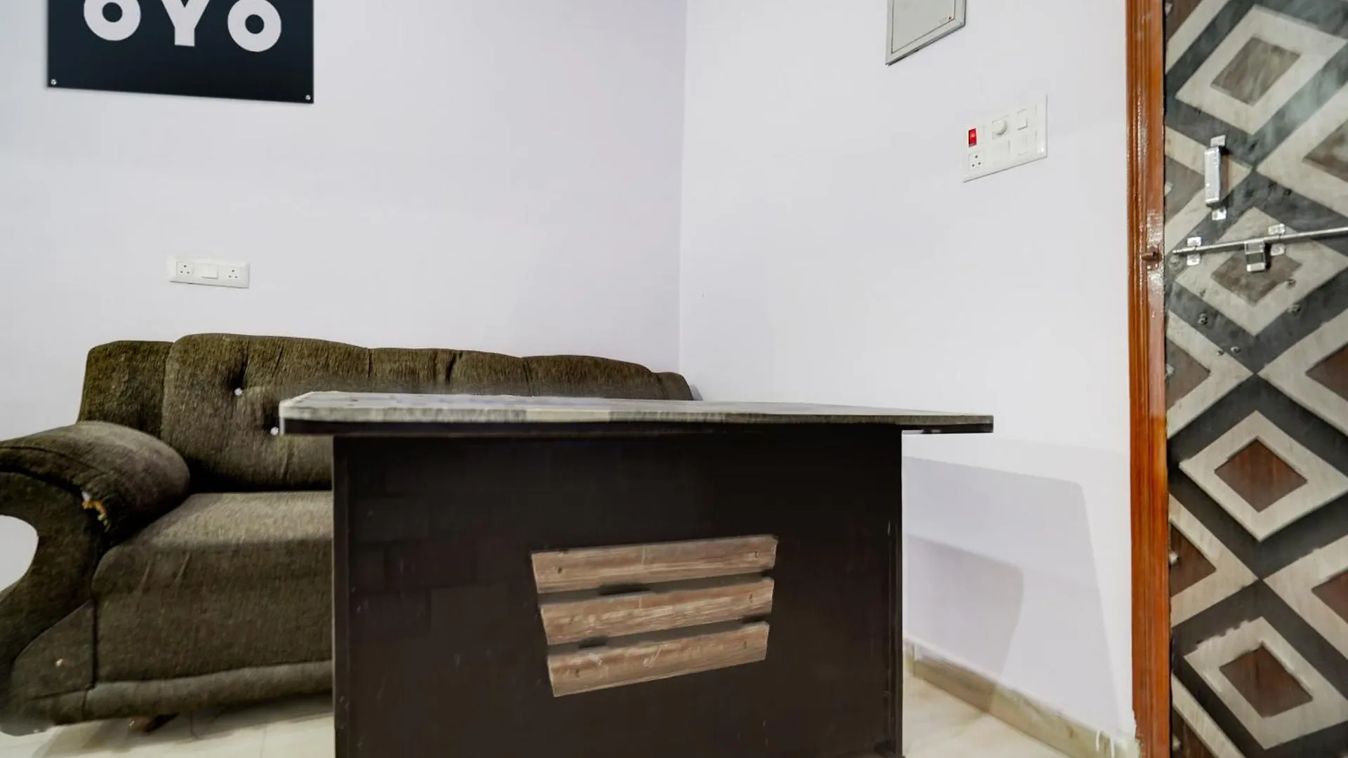 Hotel O Aarna Guesthouse Varanasi